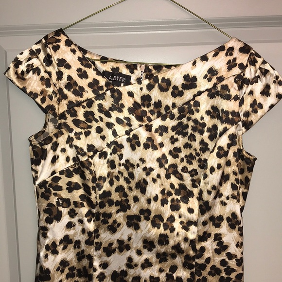 Beautiful cheetah silky dress for work or date - Picture 2 of 5